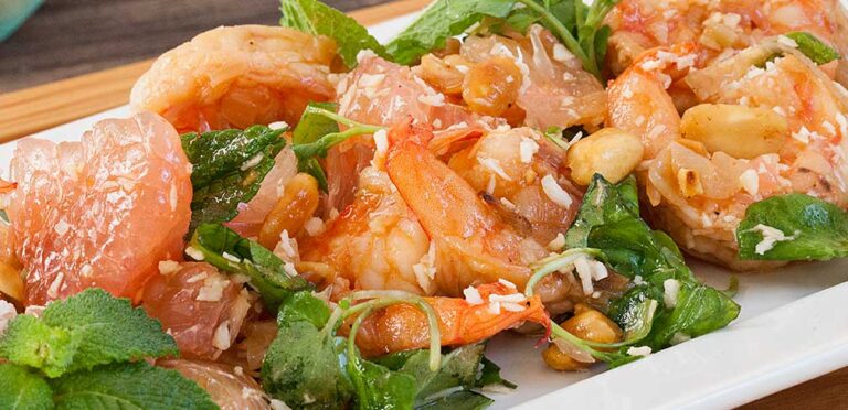 Yam Som-O (Pomelo Salad) - A Taste of Thai